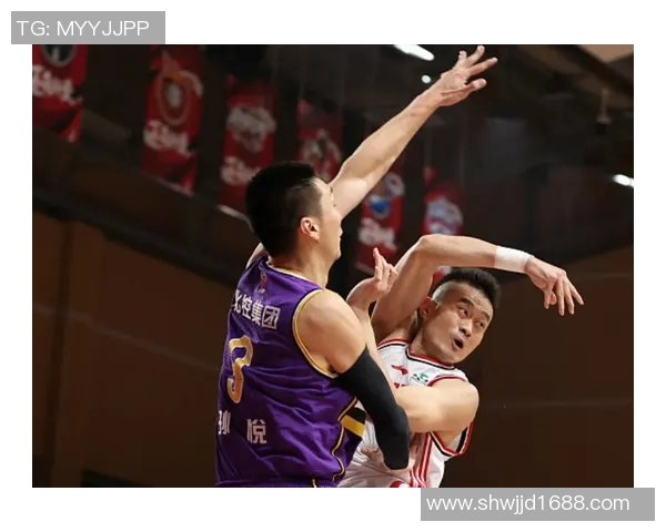 广东队与北控队激战25轮争夺季后赛席位的关键对决 广东队与北控队激战25轮争夺季后赛席位的关键对决